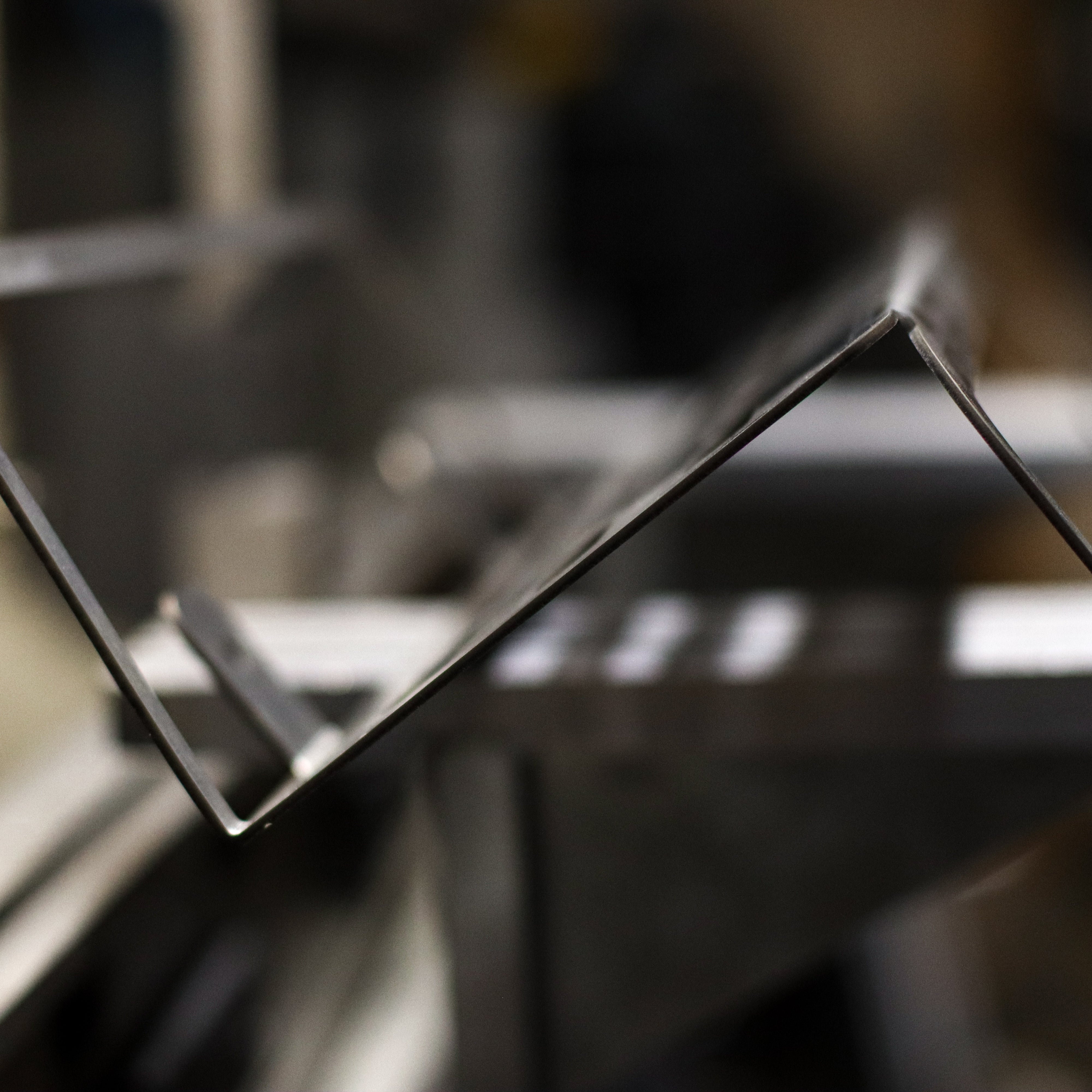 How to Evaluate Weight Capacity in Metal Shelves, Table Legs, and Bookends