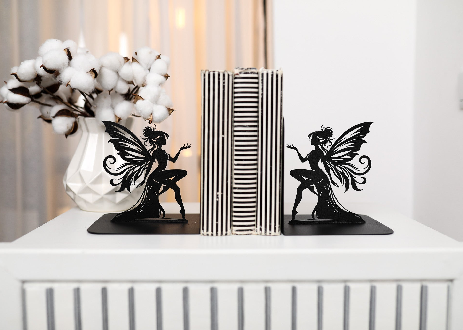How to Choose Metal Bookends: Balance, Weight, and Modern Design