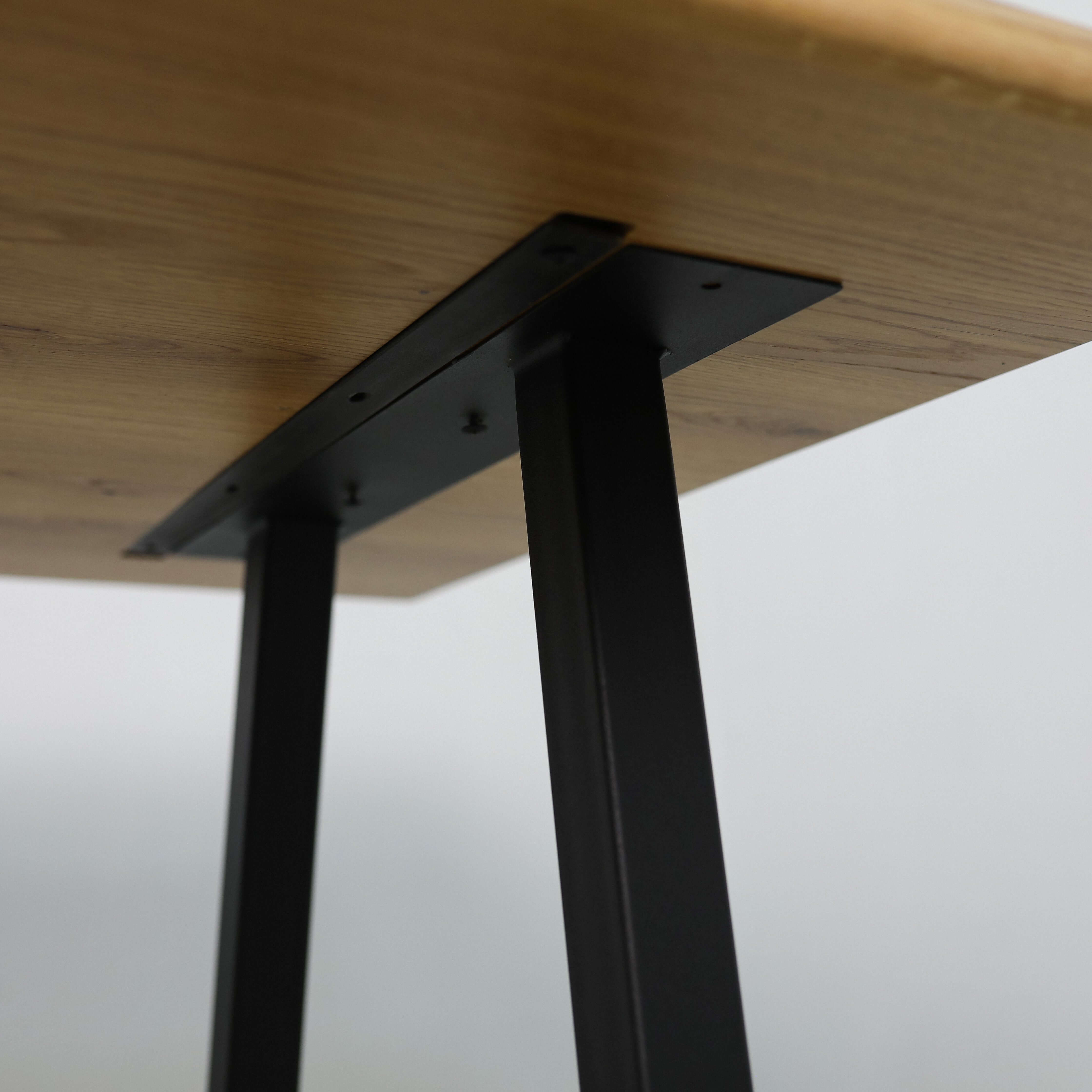 How to Install Metal Table Legs: Placement, Alignment, and Stability