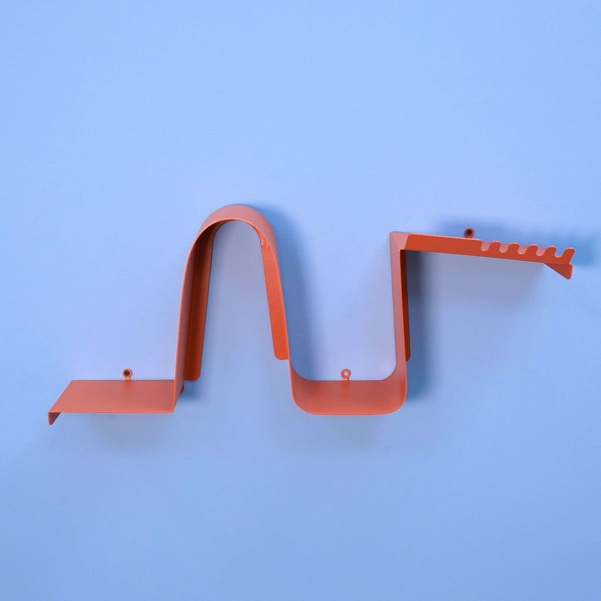 Metal Wall Shelf – Minimalist Wavy Steel Shelf for Contemporary Decor