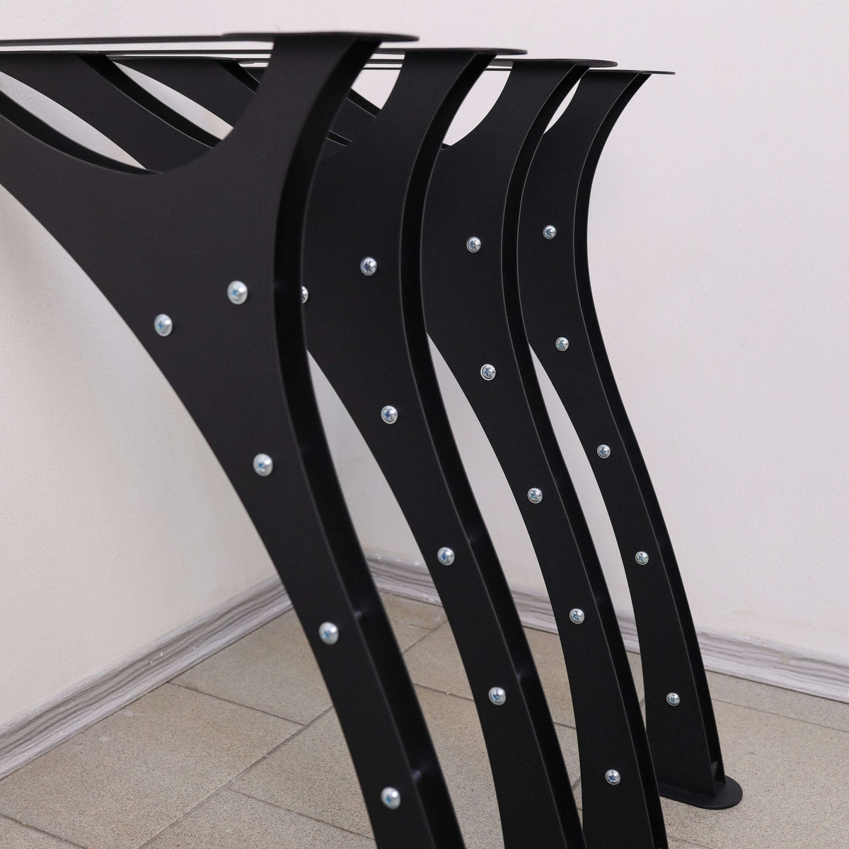 Curved Metal Table Legs Set for Dining and Coffee Tables - Metaloslav 