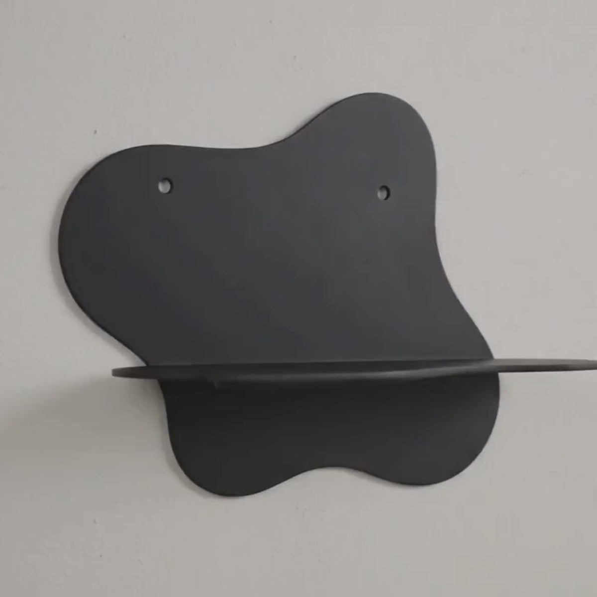 Abstract Metal Floating Shelf – Wavy Wall Decor & Storage