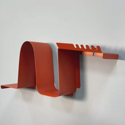 Metal Wall Shelf – Minimalist Wavy Steel Shelf for Contemporary Decor